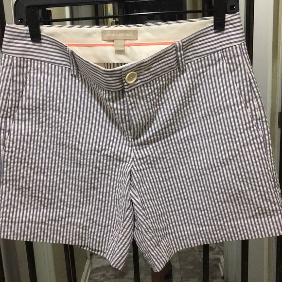 Banana Republic Pants - Seersucker light blue beautiful  shorts.